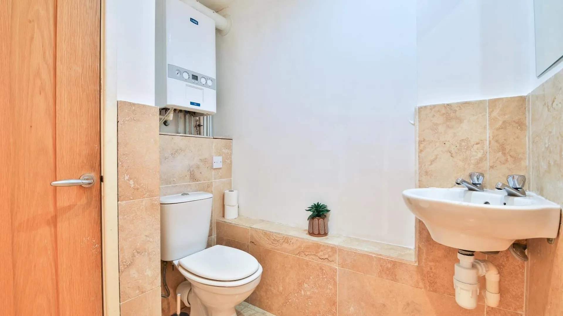 펜션 Stayright 3 Bed House With Private Parking 카디프