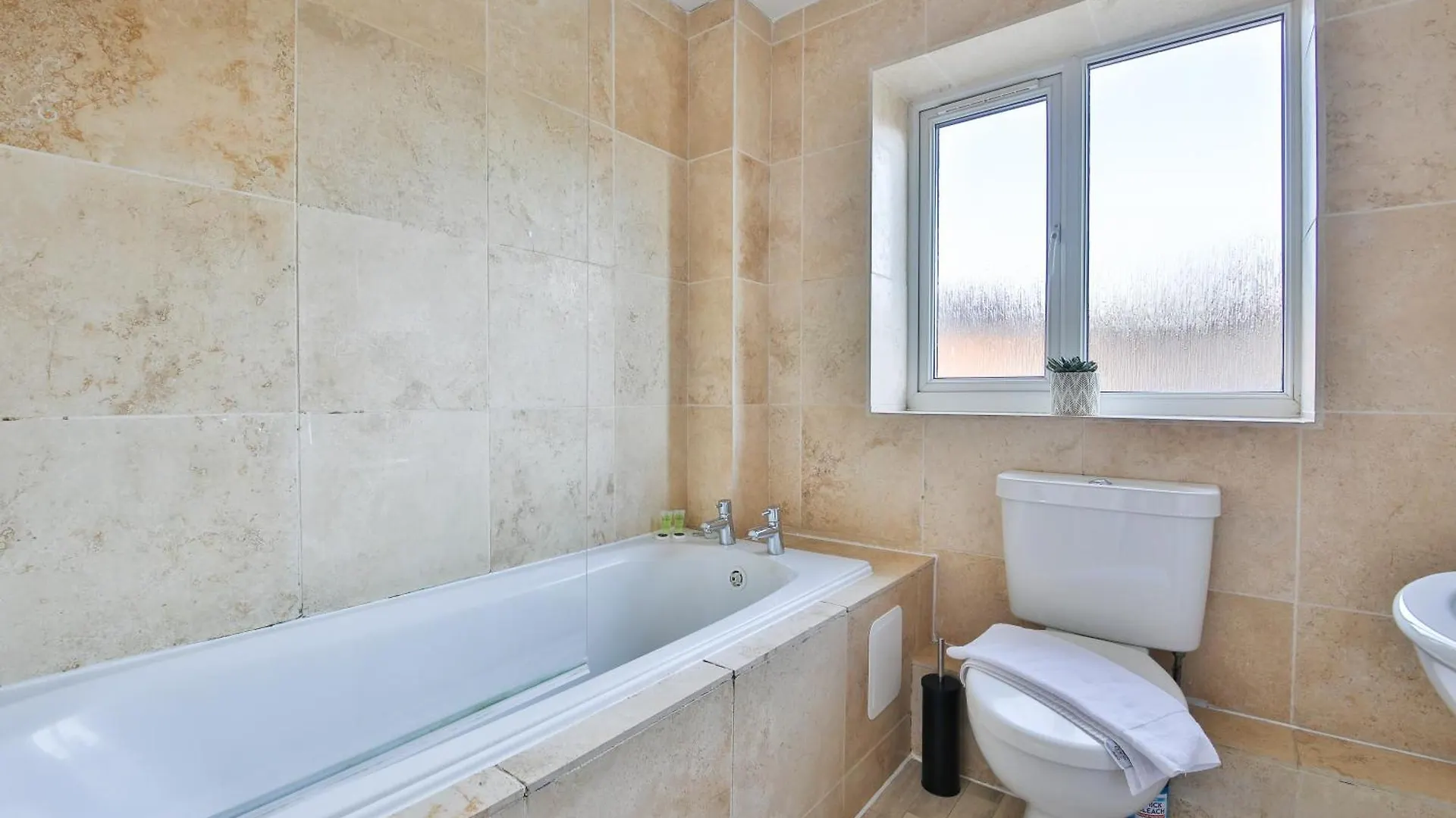 Stayright 3 Bed House With Private Parking 카디프